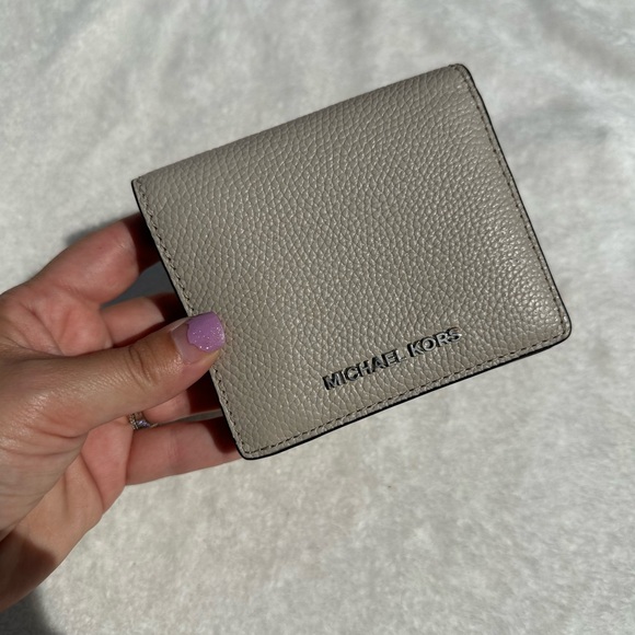 Michael Kors Light Gray Compact Wallet - Picture 1 of 9